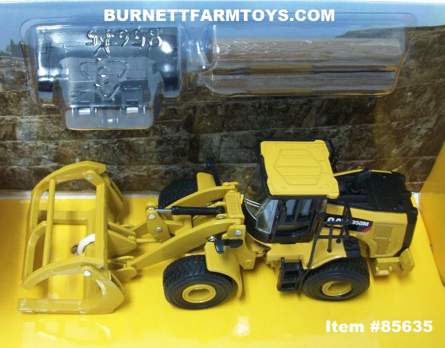 Item #85635 CAT 950M Wheel Loader with Log Fork General Purpose Bucket and Simulated Logs - 1/64 Scale - Diecast Masters - Image 4